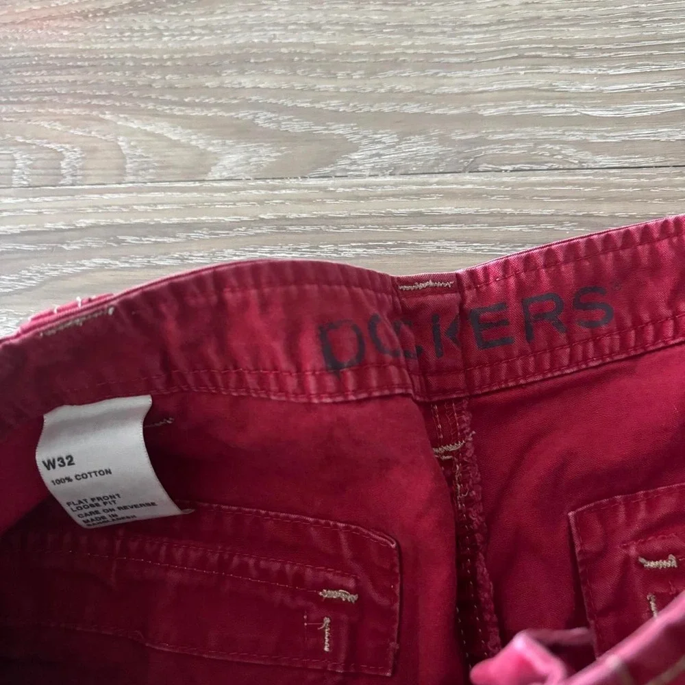 Vintage Y2K/2000s Baggy Red Streetwear Skater Style Cargo Shorts! Size 32